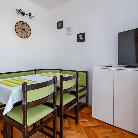 Apartment 5494c *